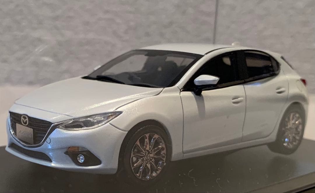 MAZDA特注1/43 アクセラ スポーツ スノーフレイクホワイトパールマイカ