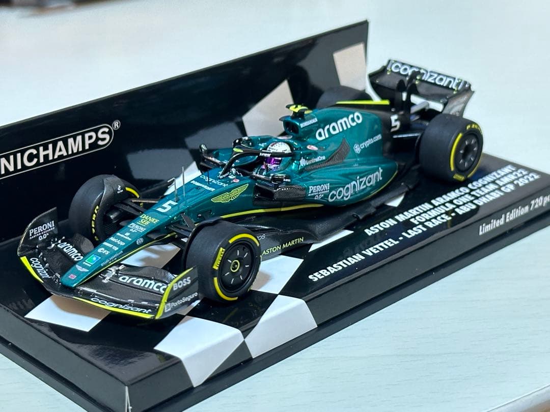 ミニチャンプス 1/43 アストンマーティン 2022 ベッテル ラストレース ミニチャンプス 1/43 アストンマーティン アラムコ コグニザント F1