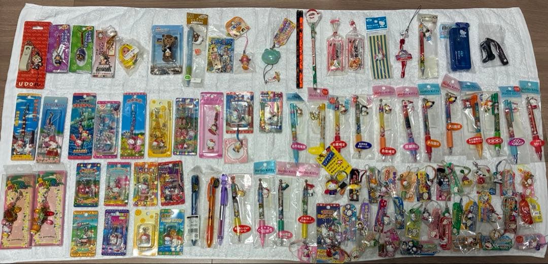 ご当地キティ等のまとめ売り　ボールペン、シャーペン、ストラップなど　90個以上 ご当地キティちゃんのボールペンを大量買取いたしました｜昭和レトロな