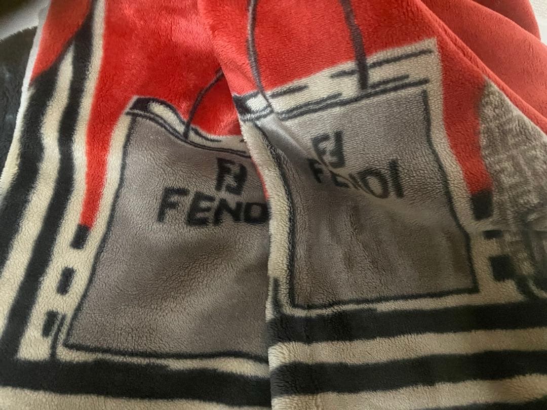 期間限定値下げ！ FENDI ニューマイヤー 毛布 140✖️210 - メルカリ