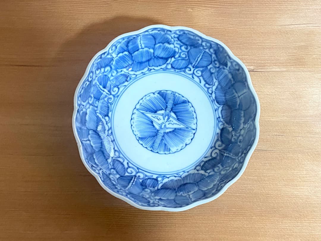 能登蔵出し 古伊万里 染付 線描花文 輪花皿 / 在銘 樋口窯 大膾皿