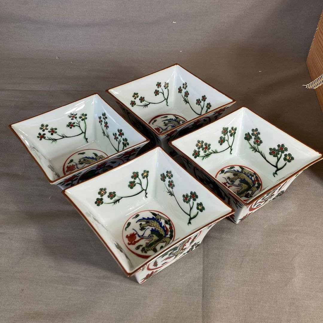 【100さん専用】古伊万里の伝統　舘林源右衛門作　錦古伊万里万暦龍絵　小鉢四個 源右衛門】古伊万里の伝統 日本の名窯 舘林源右衛門作 染付根菜濃文 中