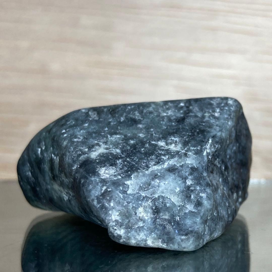 専用品】糸魚川翡翠 金山谷 黒翡翠 原石 51.2g - メルカリ