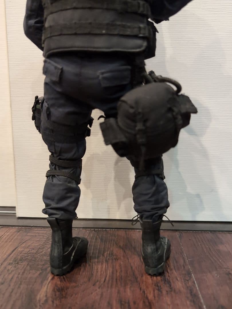 さ*ら様 ・SWAT フィギュア ・ホットトイズ ・1/6スケール - メルカリ