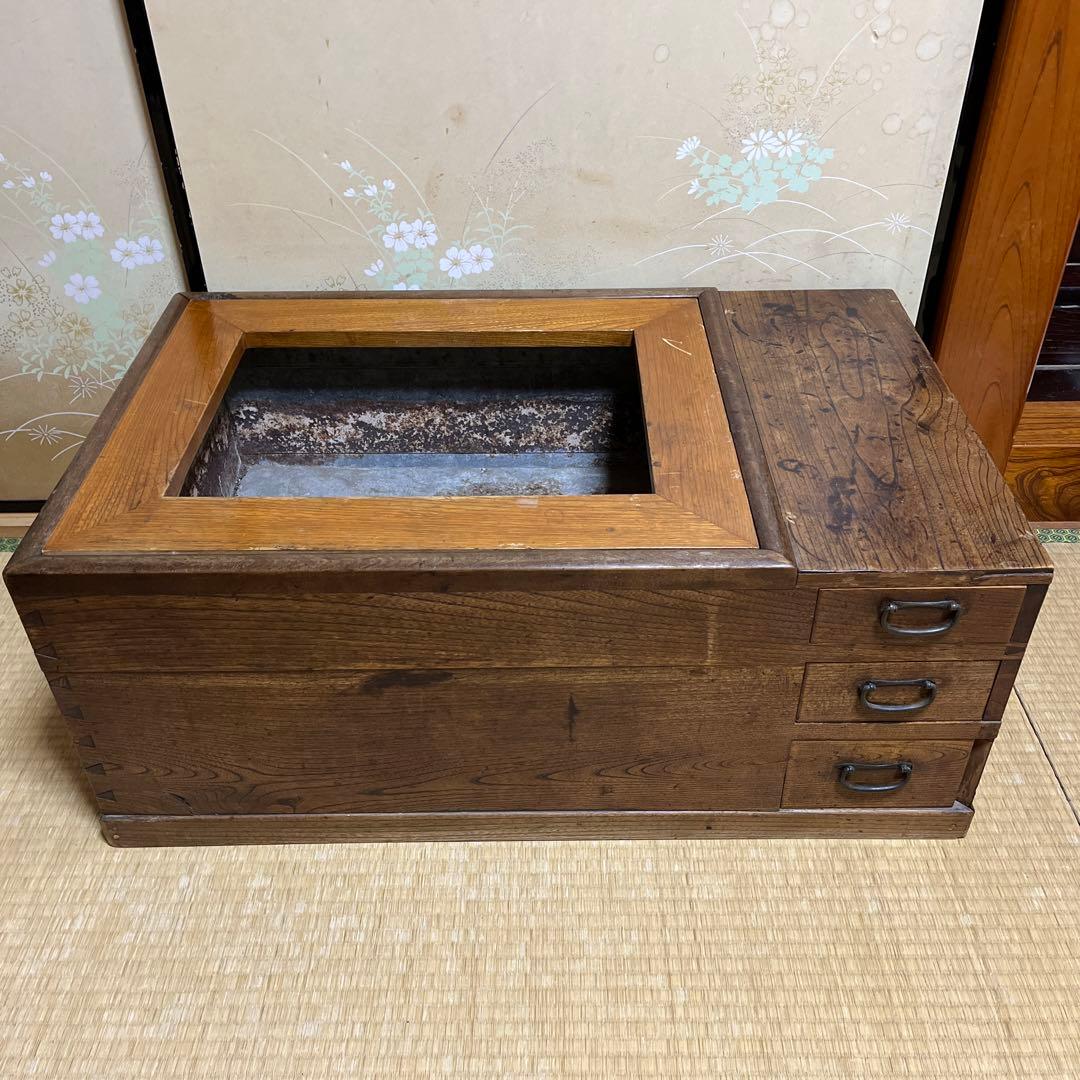 火鉢　木製　レトロ　長火鉢　引き出し　古民家　和骨董　キャンプ 昭和レトロ 木製 長火鉢 五徳付き 5杯 引き出し収納付き 火鉢 囲炉裏