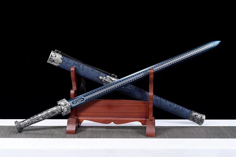 きらきら光る剣 古兵器 武具 刀装具 日本刀 模造刀 居合刀