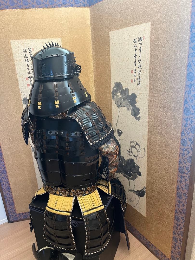 美品！鎧兜 大鎧 等身大一式 雑賀衆 鎧櫃、鎧台付き - メルカリ