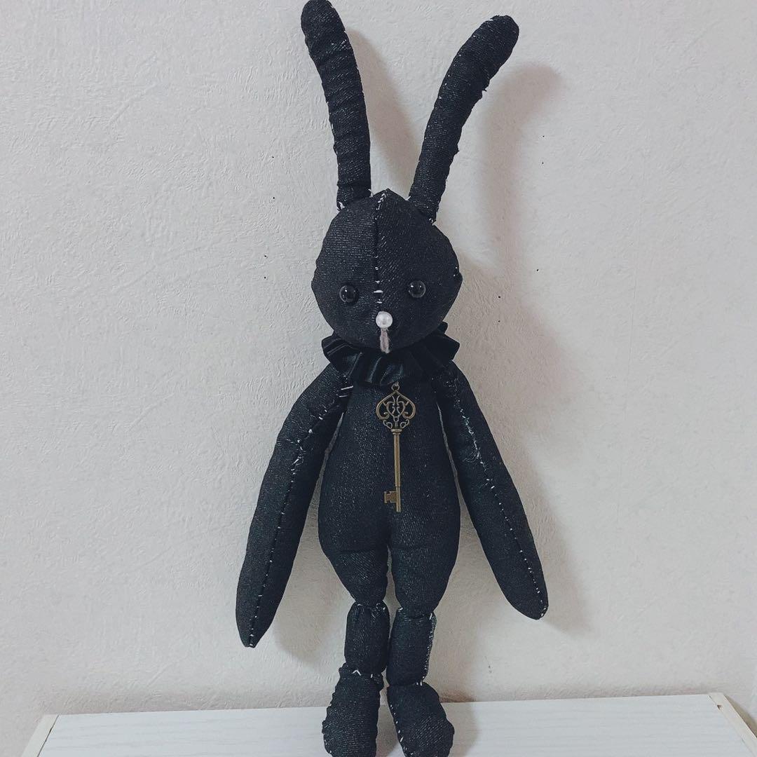 ハンドメイド 黒ウサギ ぬいぐるみ デニム素材 - メルカリ