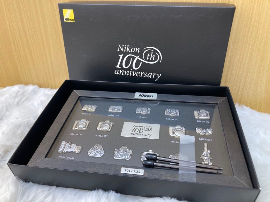 非売品】Nikon 100th anniversary 歴代カメラピンバッジ - メルカリ