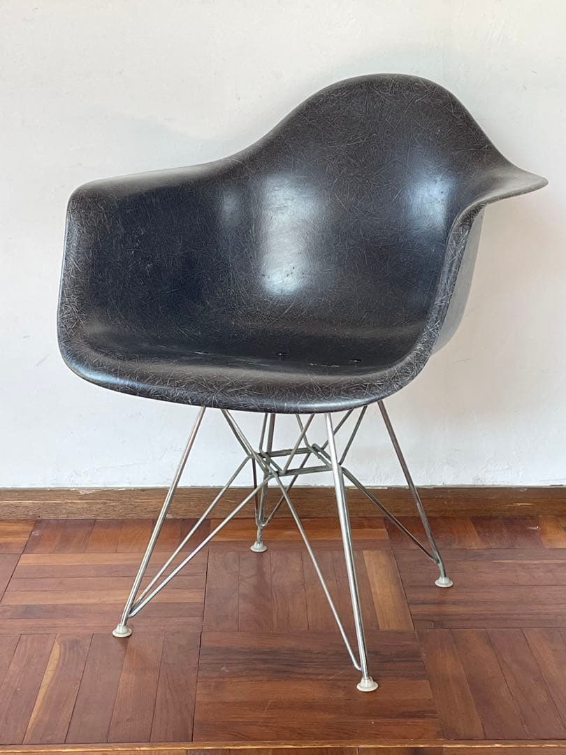 ハーマンミラー ヴィンテージ アーム シェルチェア エッフェル ベース ブラック ハーマンミラー / Herman Miller アームシェルチェア エッフェルベース