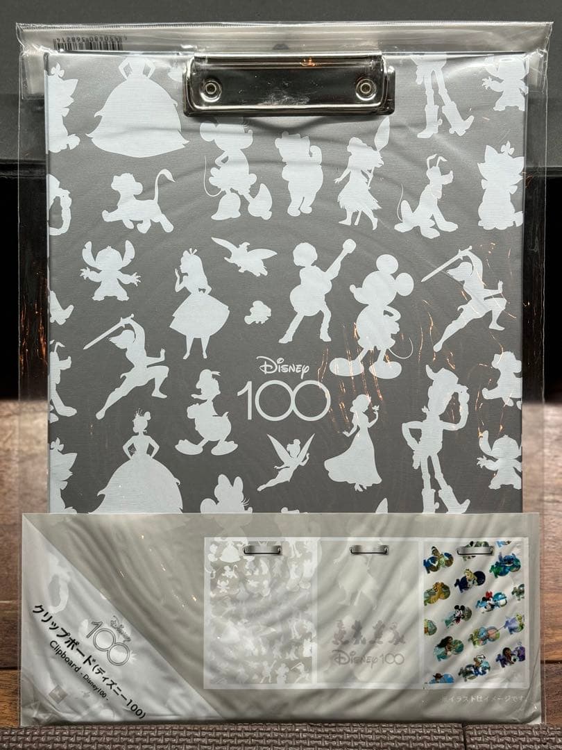 ディズニー 100周年 バインダー クリップボード ダイソー シルバー