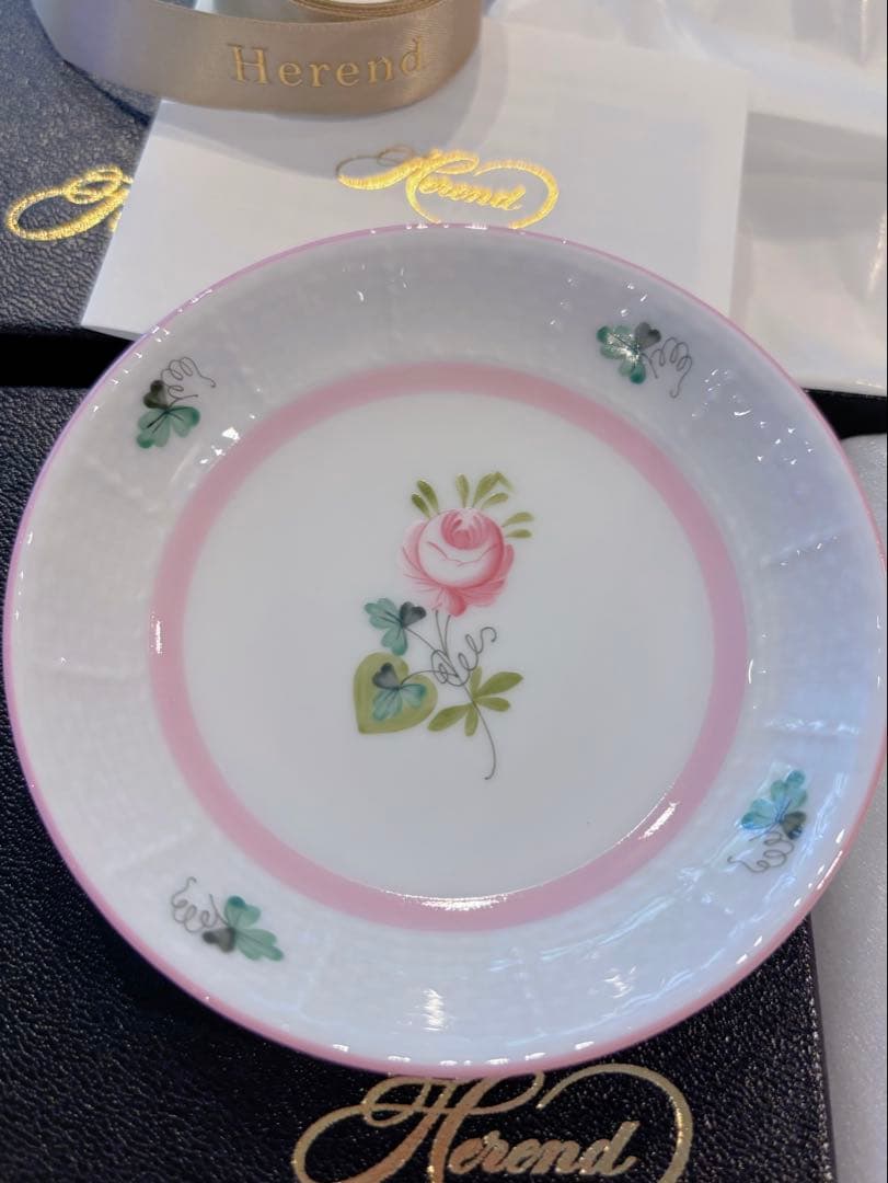 ちこ様御専用 ヘレンド 新品未開封 ウイーンの薔薇ピンク 豆皿 - メルカリ