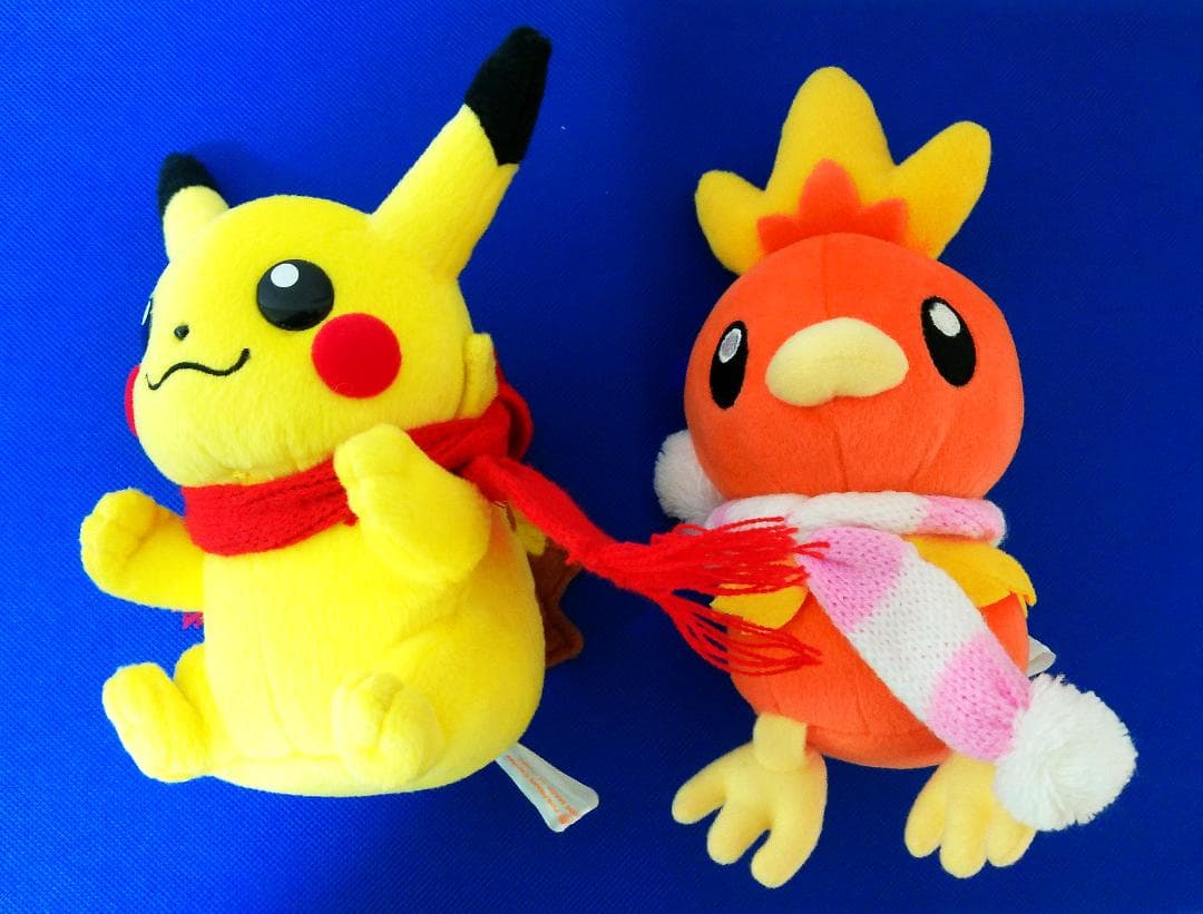 2004年 ポケモンセンター ピカチュウ＆アチャモ マフラー ぬいぐるみ