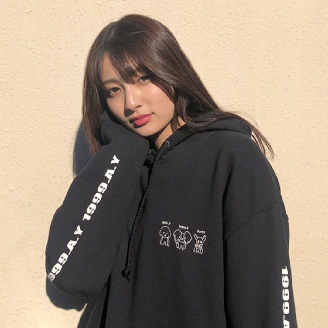 吉川愛グッズ1弾パーカー