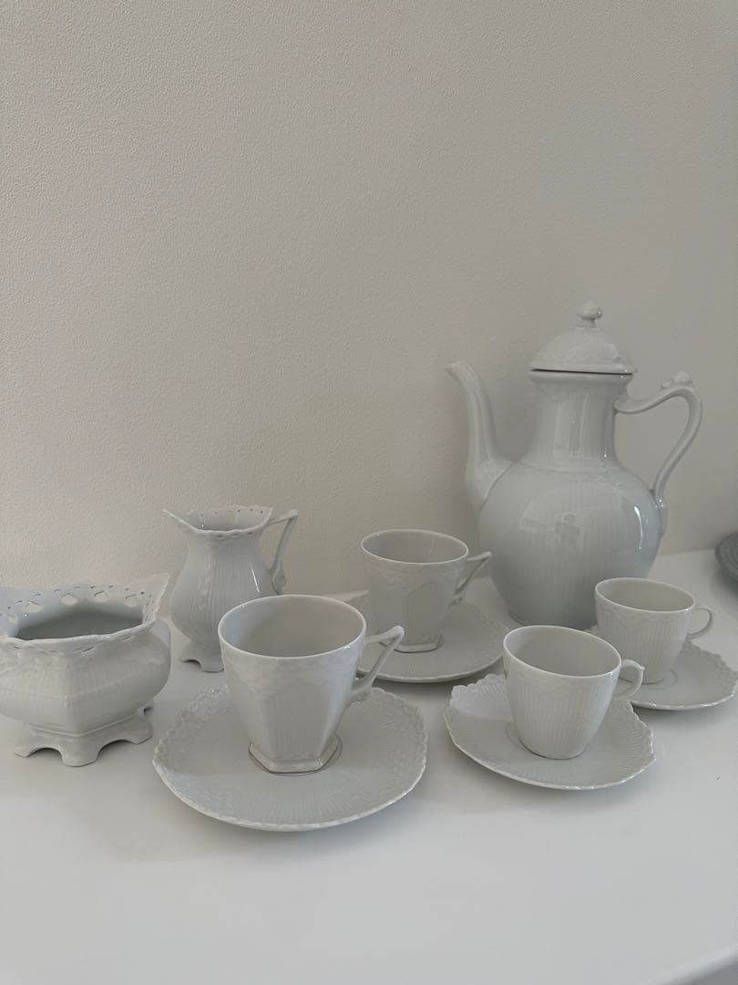 美品ロイヤルコペンハーゲン　ホワイトフルーテッド　フルレース　ハーフレース♡ ホワイトフルーテッド ハーフレース ハイハンドルカップ&ソーサー