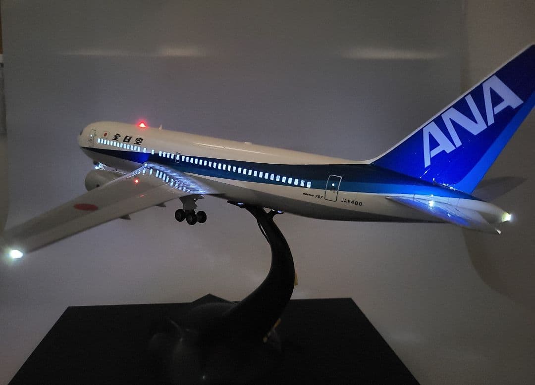 ANA BOEING 767-200 LED仕様完成品 1/100 - メルカリ