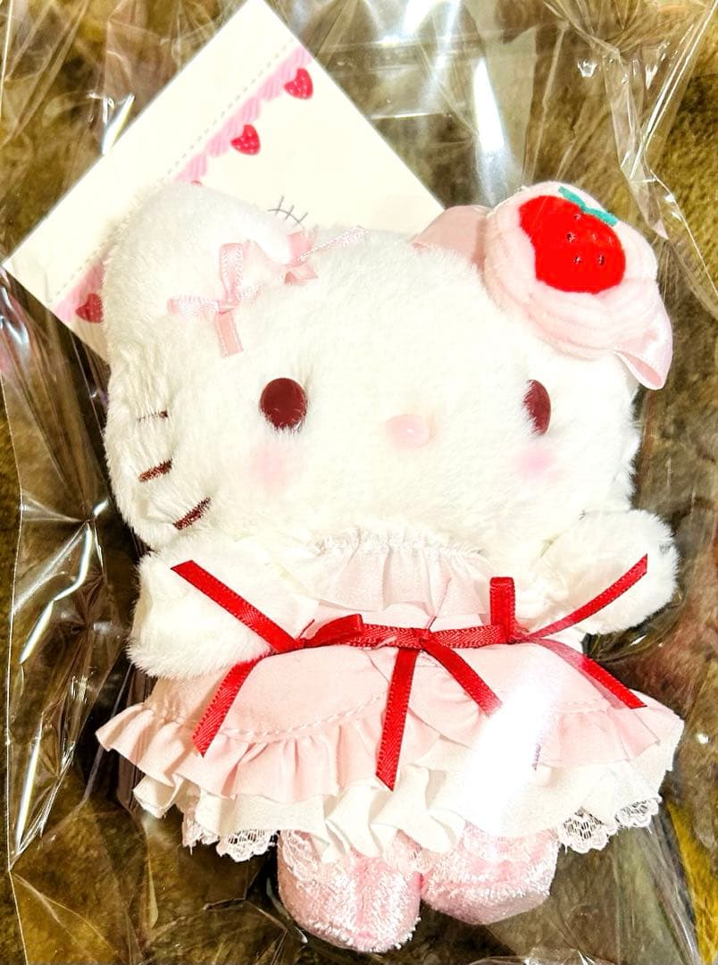 タグ付き新品】サンリオ ハローキティ いちごホイップケーキ