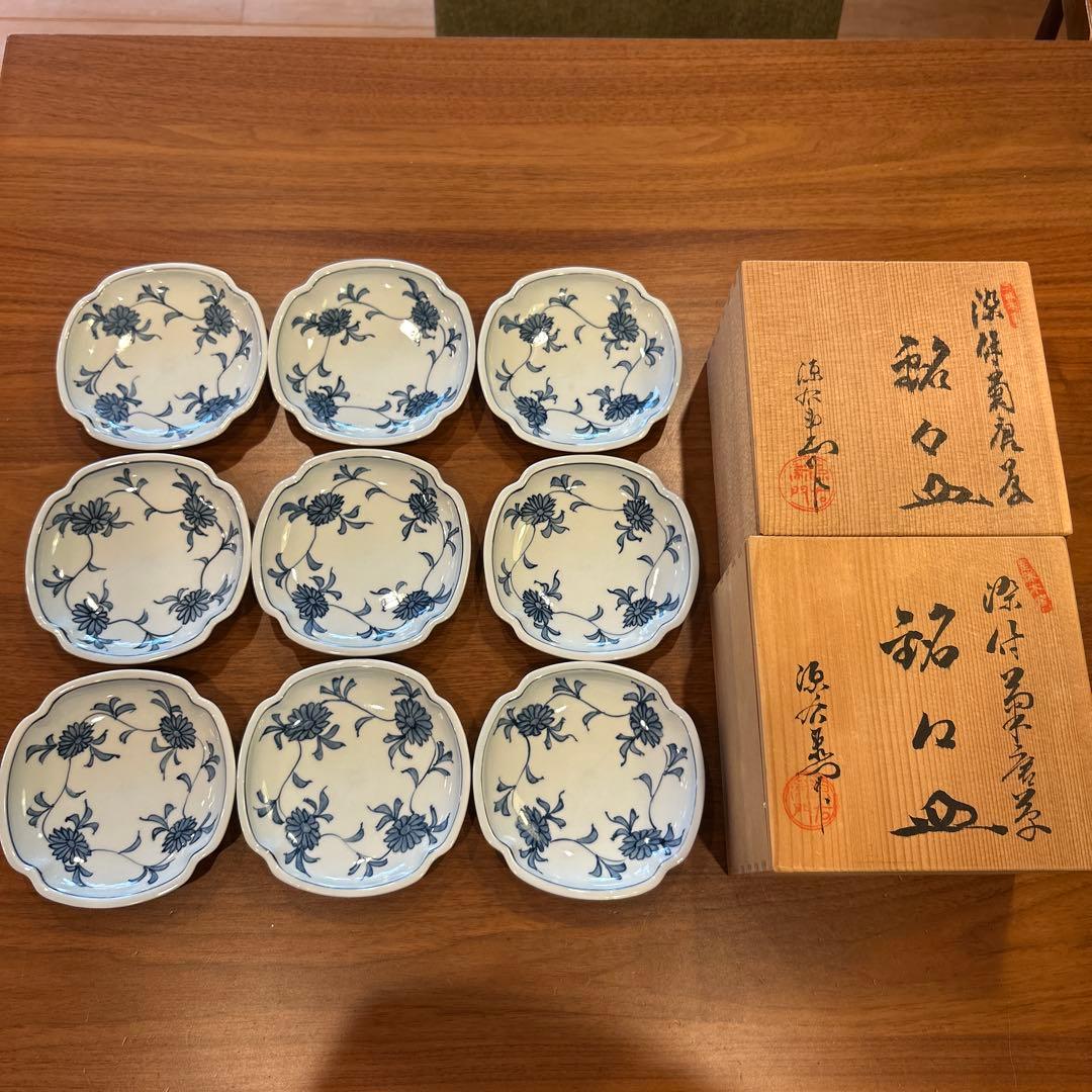 有田焼　源右衛門窯　銘々皿　染付菊唐草　和皿 染付唐草濃 銘々皿（木瓜型） ｜ 有田焼の源右衛門窯公式オンライン