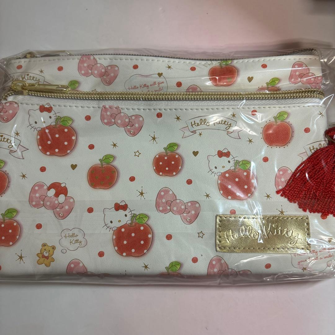 値下げ】ハローキティ リンゴ柄ポーチ - メルカリ