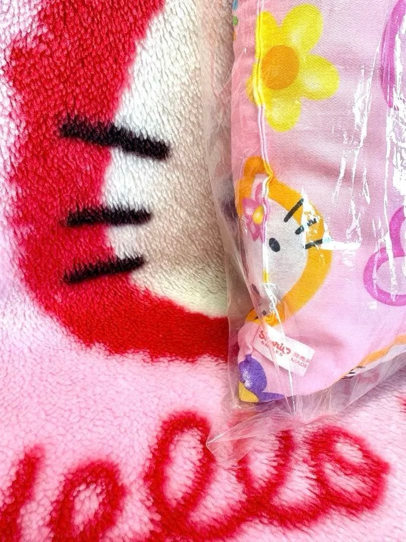 新品 激レア カオハナ ハローキティ クッション ボアポーチ 携帯ケース