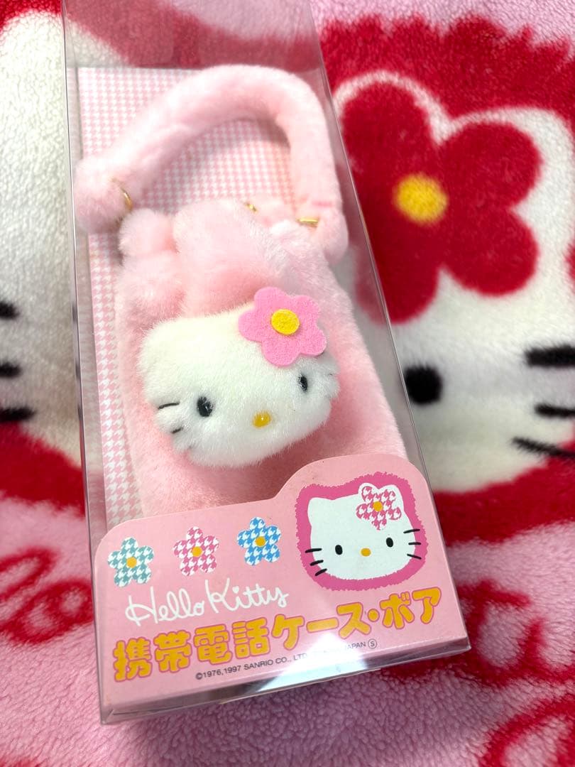 新品 激レア カオハナ ハローキティ クッション ボアポーチ 携帯ケース