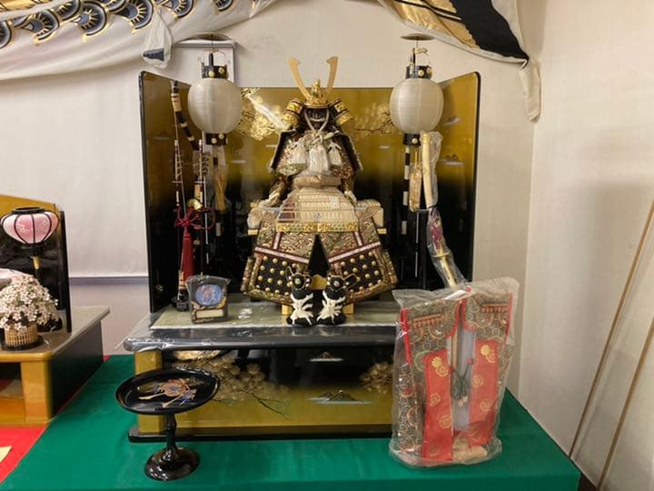 値下げ[展示品・未使用] 兜飾り　子供の日 兜 兜飾り 五月人形 コンパクト 陶器 おしゃれ 置物 オブジェ こどもの