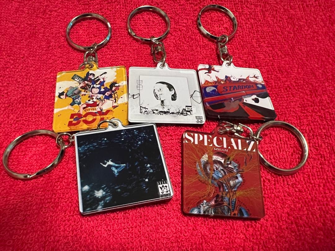 King Gnu ジャケットアクキー　５種セット Amazon.co.jp: King Gnu ジャケット アクリルキーホルダー グッズ