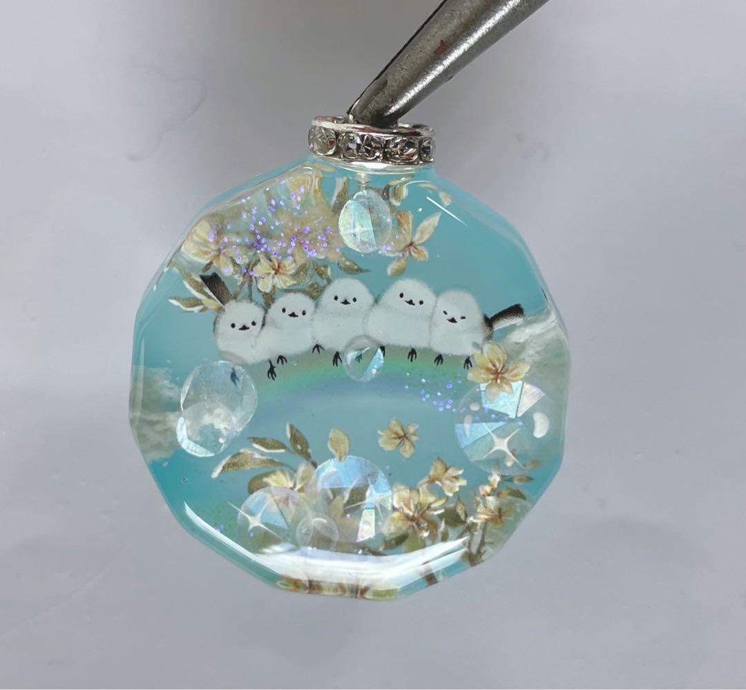 展示用/レジン/虹の上のシマエナガ 蓄光 オルゴナイトネックレス