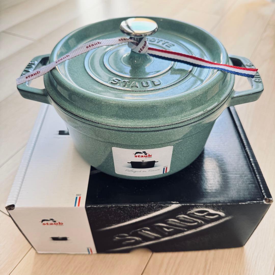 STAUB ストウブ ピコ・ココット ラウンド セージグリーン 20cm Amazon.co.jp: staub ストウブ 「 ピコ ココット ラウンド セージ