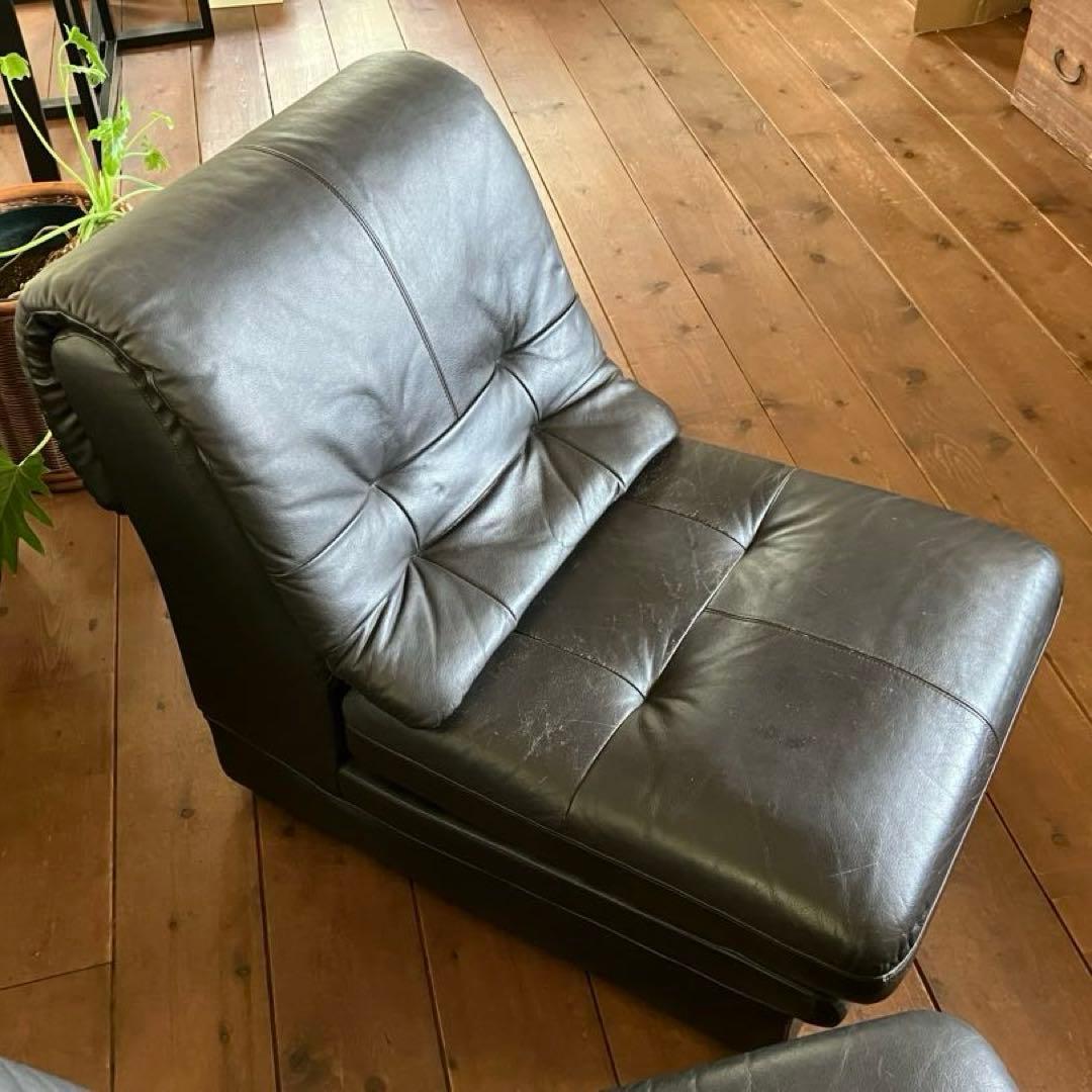 カリモク1人掛けソファー ブラック 革製品 中古家具 昭和レトロ カリモク ソファ 1人掛け WS1120BW 合成皮革 コンパクト 木肘 レトロ