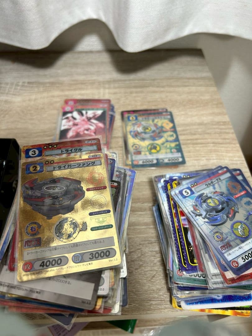 ベイブレード カード 引退品 古よりの伝承者2パック+ファイル+レア