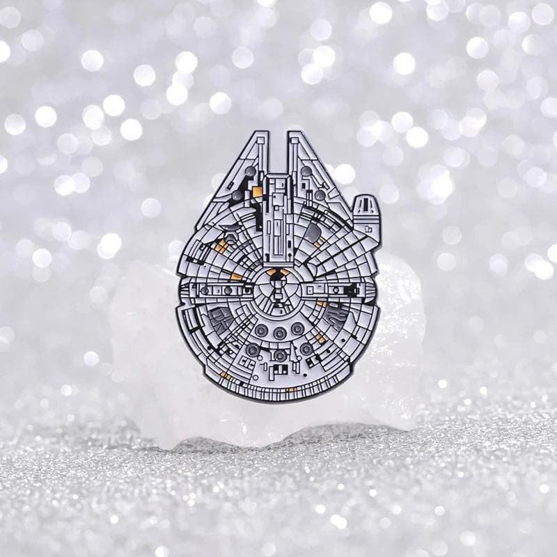 スターウォーズ ミレニアムファルコン ピンバッジ - メルカリ