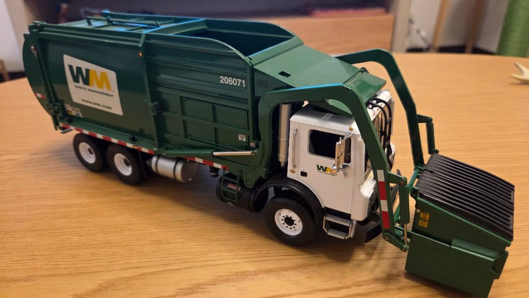 ファーストギア製 Mack TerraPro ゴミ収集車 ダイキャスト 1/34 - メルカリ