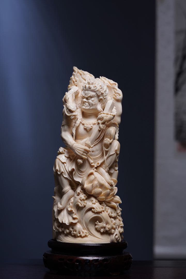 天然マンモス牙美しい手作り彫刻不動明王 置物