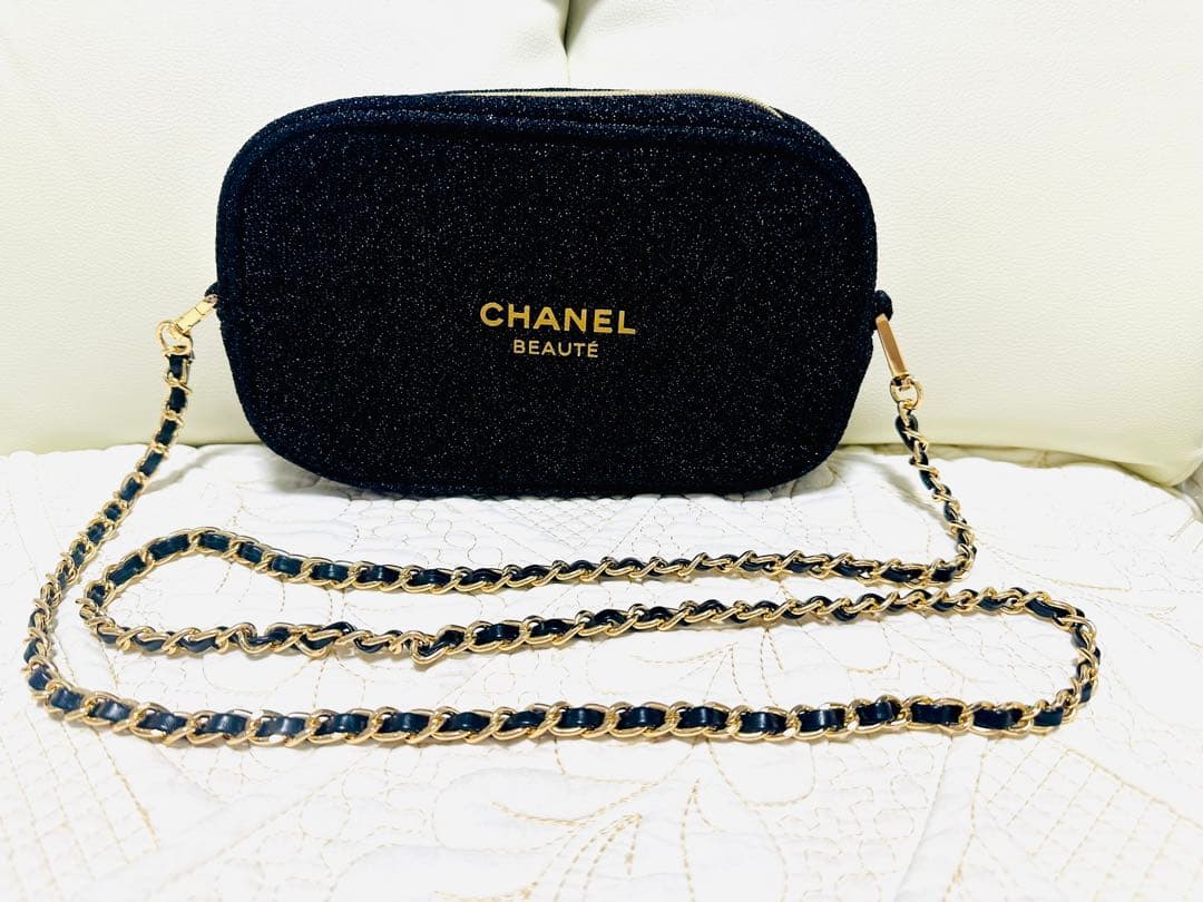 新品CHANEL 黒ノベルティコフレポーチ☆ラメ入りショルダーストラップ