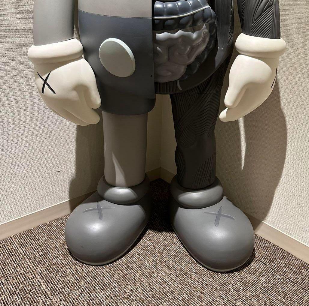 特大サイズ(全高約126cm) オリジナルフェイク KAWS カウズ - メルカリ