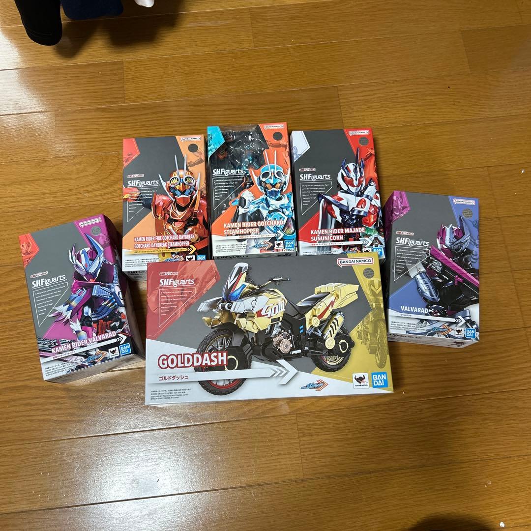 S.H.Figuarts 仮面ライダーガッチャードセット 仮面ライダー装動ギーツ まとめ売り 装動 仮面ライダーガッチャード→1←