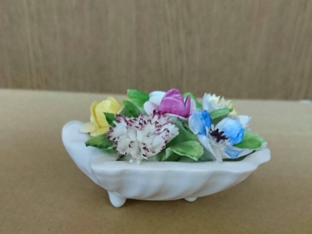 イングランド製 ロイヤルドルトン 置物 陶器 花飾り 陶花 - メルカリ