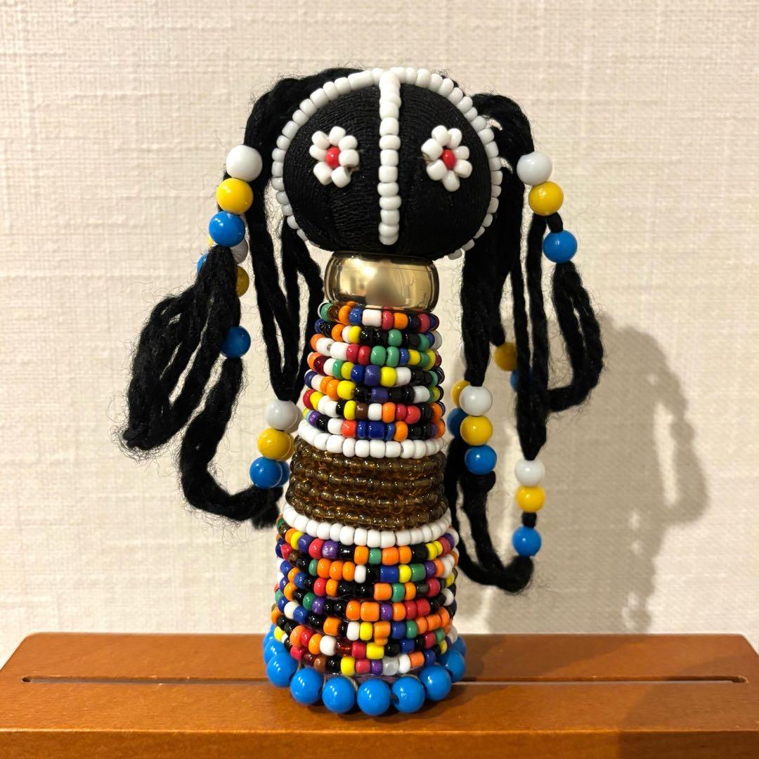 南アフリカ ハンドメイド ビーズ細工 人形 アフリカ民藝 魔除け - メルカリ