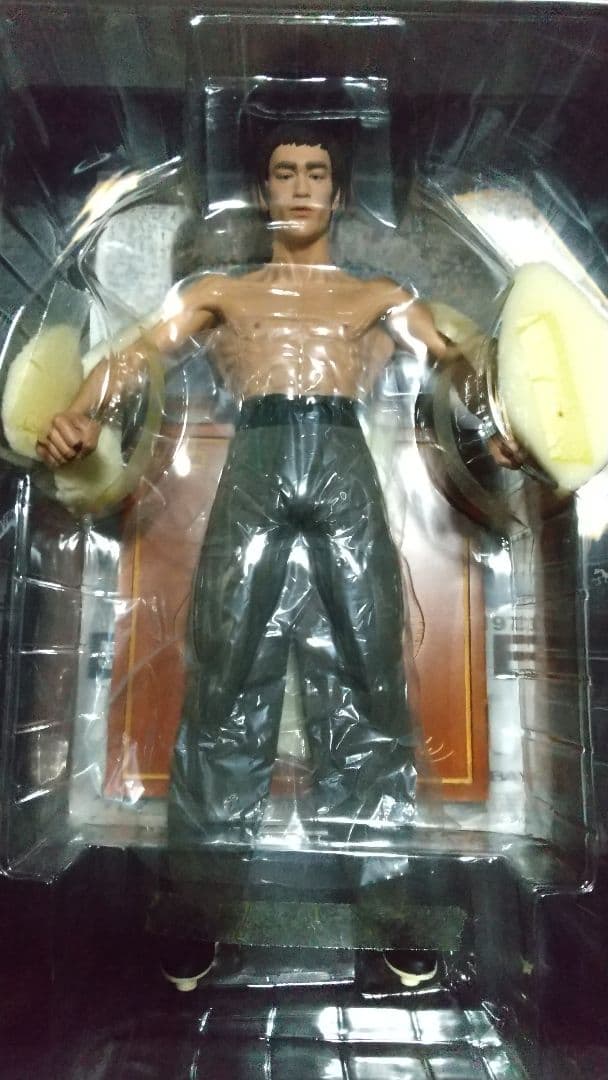 最終値下げ！新品 特大42cm エンターベイ ブルース·リー生誕70周年版