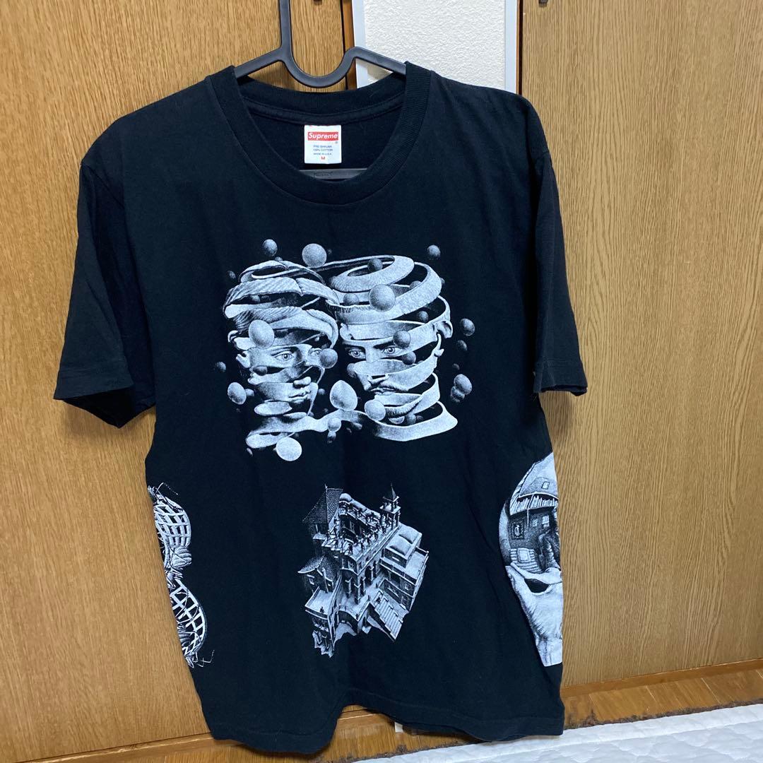 Supreme ブラック グラフィック Tシャツ M - メルカリ