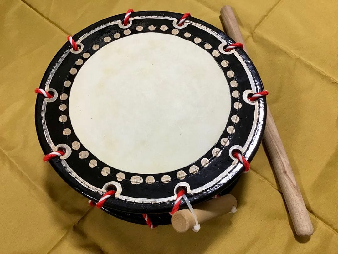 沖縄 エイサー 締め太鼓(大)直径30cm＋バチ 新城工作所 沖縄 エイサー 締め太鼓(大)直径30cm＋バチ 新城工作所 沖縄 エイサー
