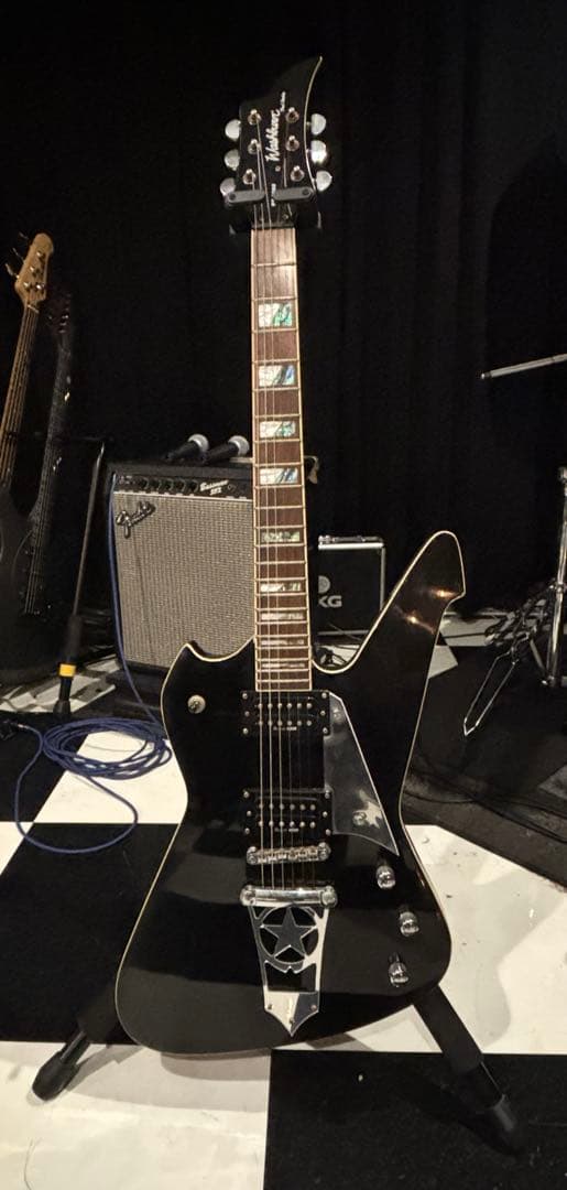 washburn PS1600 謎の。 KISS Paul Stanley Washburn Electric Guitar, played and broken by Paul Stanley of