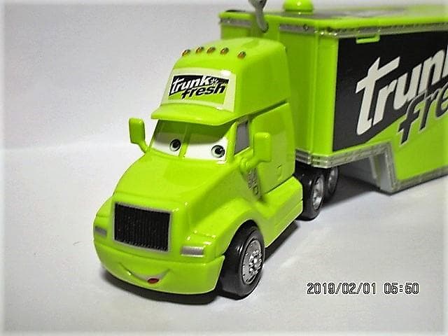 トランクフレッシュ 34 ハウラーコンボイ マテル製 カーズミニカー