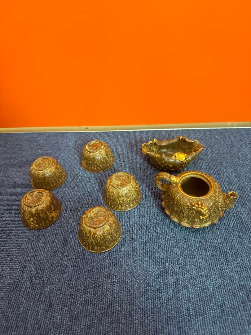 1684備前焼？　蓮に蟹細工　茶器セット　湯呑1客　湯冷し1客　湯呑5客　茶櫃付 カニ付き蓮の葉湯呑み5個組み（木箱） - 陶古窯オンラインショップ