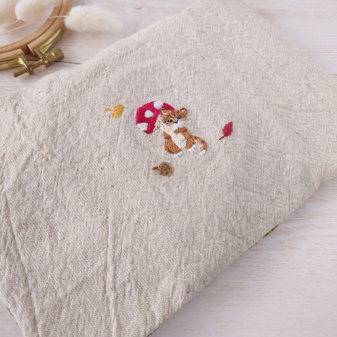手刺繍入あずき/小豆のお腹ピロー【三毛猫の秋の収穫】 - メルカリ