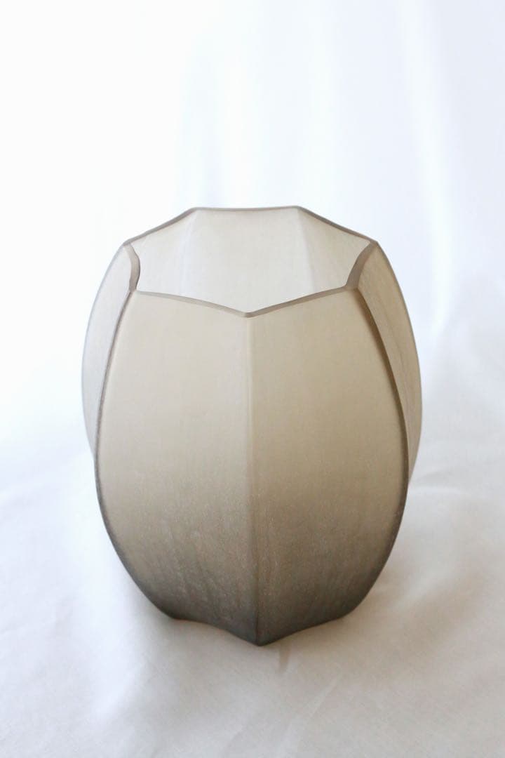 GUAXS KOONAM（col. Smokegrey）_S GUAXS Koonam S Vase Smokegrey - Decor House Furniture ‐ Decor