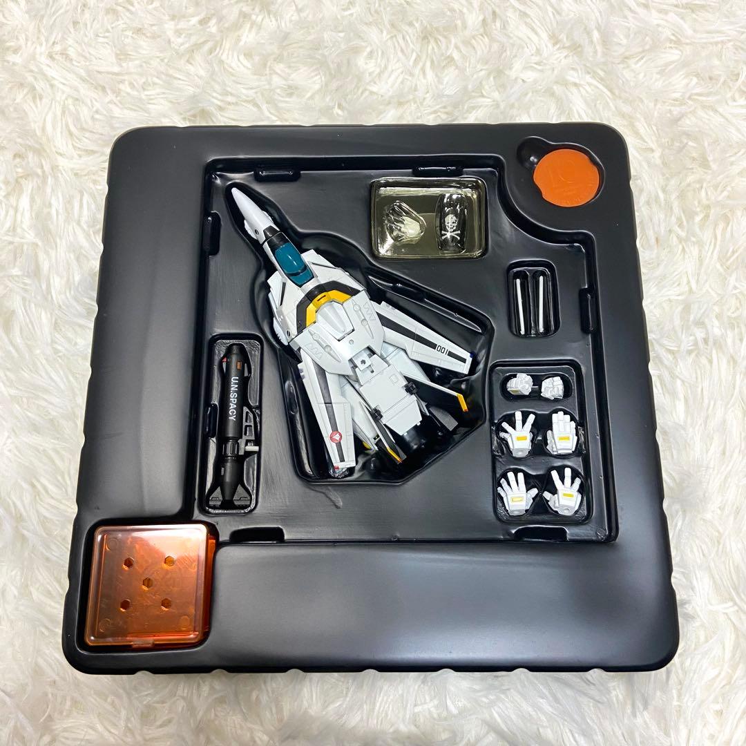 レア 中身美品リボルテック マクロス 三段変形バルキリー VF-1S