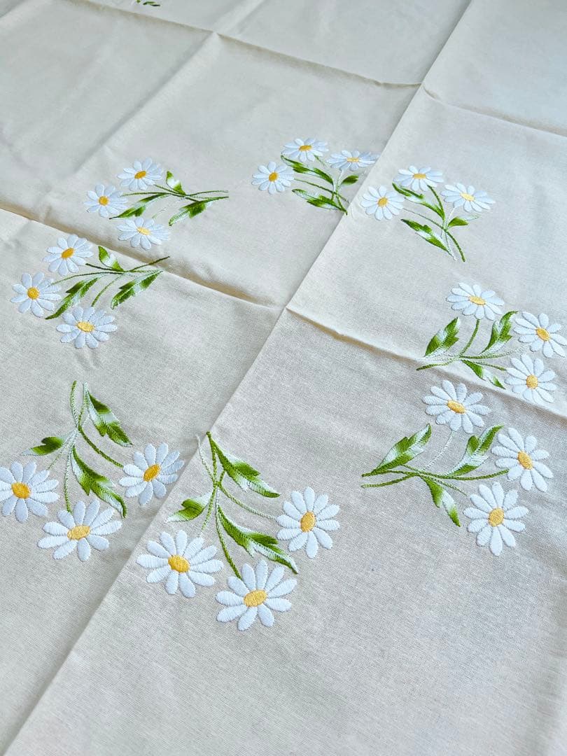 Fabris Giuliana イタリア製 円形テーブルクロス デイジー刺繍 - メルカリ