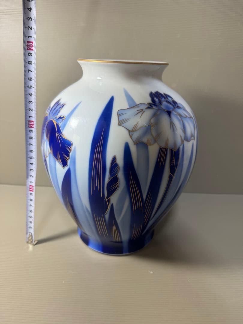 2318 有田焼 深川製磁 金彩 菖蒲文 あやめ文 花瓶 未使用 - メルカリ